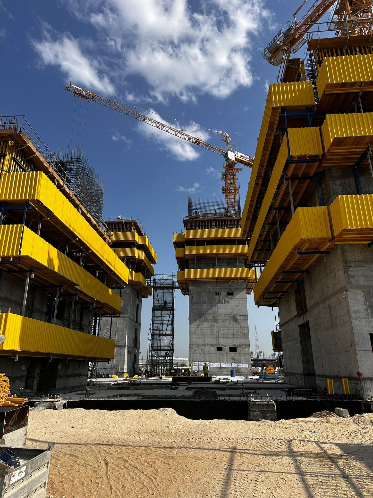 مجمع اعمال وفندق راديسون بلو - صورة 1